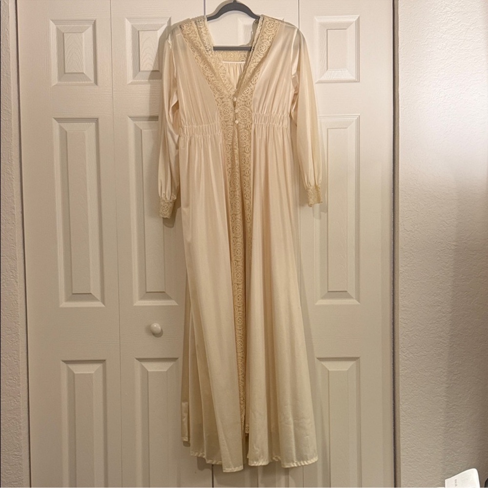 Miss Elaine Cream Lace Peignoir Nightgown Set